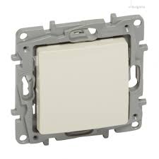 Ключ Сх.1 Niloe – крем (Legrand)