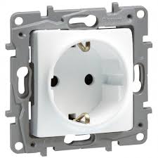 Контакт Niloe – бял (Legrand)
