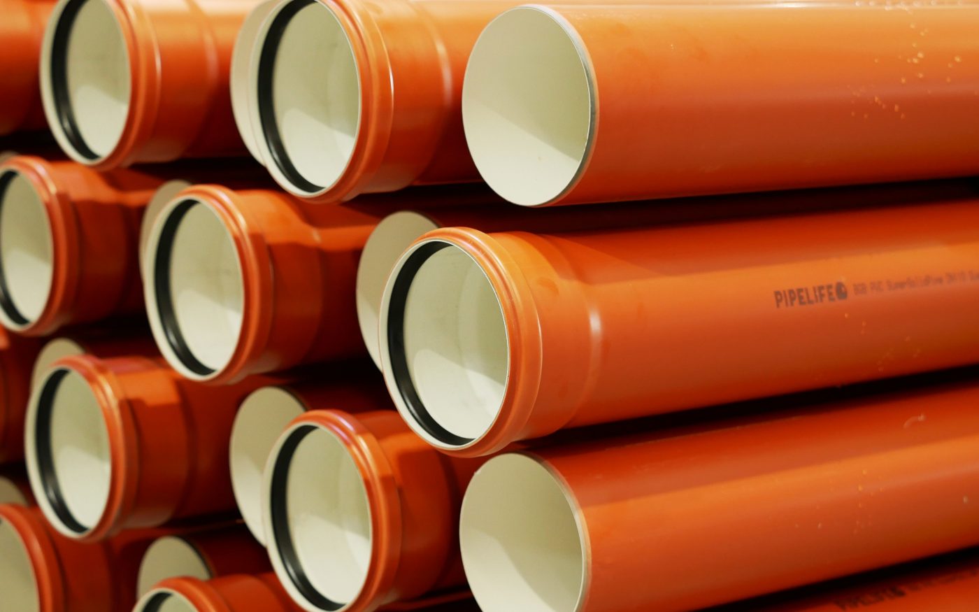 Тръба PVC SuperSolid с карбон Ф50/4м (SN8) оранжева – (Pipelife)